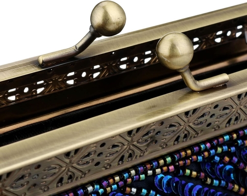 أسلوب فنتاجي محفوف بالخرز والخفافيش